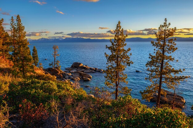 Coucher de soleil au-dessus du lac Tahoe en Californie