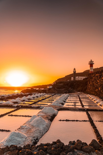 Coucher de soleil au phare de Fuencaliente sur la route des volcans