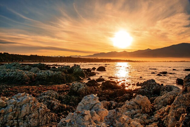 Coucher de soleil sur la baie du port de Kaikoura