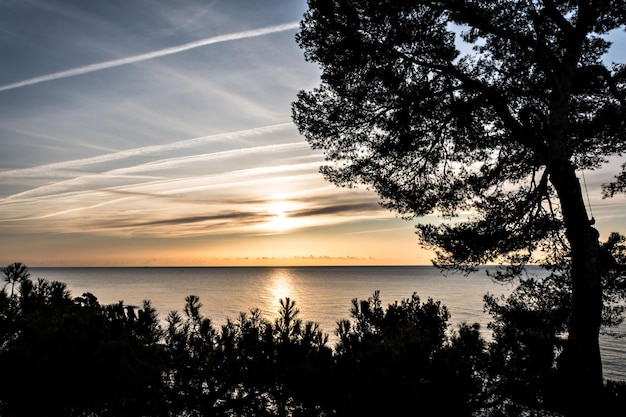 Coucher de soleil à Cala Cap Roig de Playa de Aro sur la Costa Brava de Gérone.