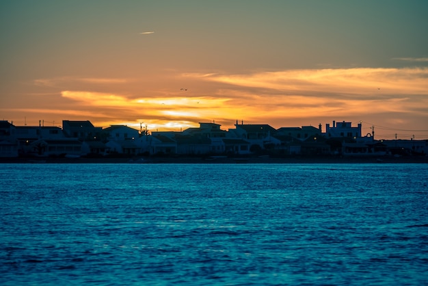 Coucher de soleil coloré à la jetée de Faro.