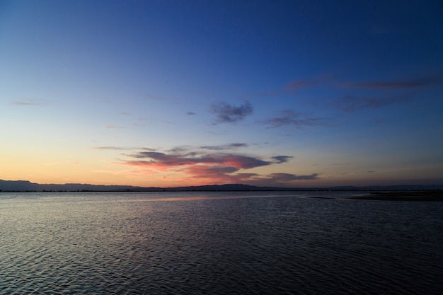 coucher de soleil dans le delta de l'Èbre