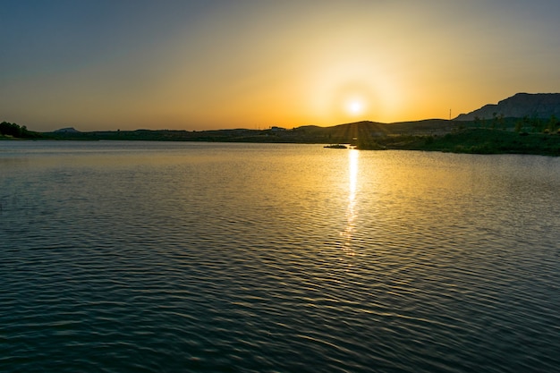 Coucher de soleil dans un marais d&#39;Espagne