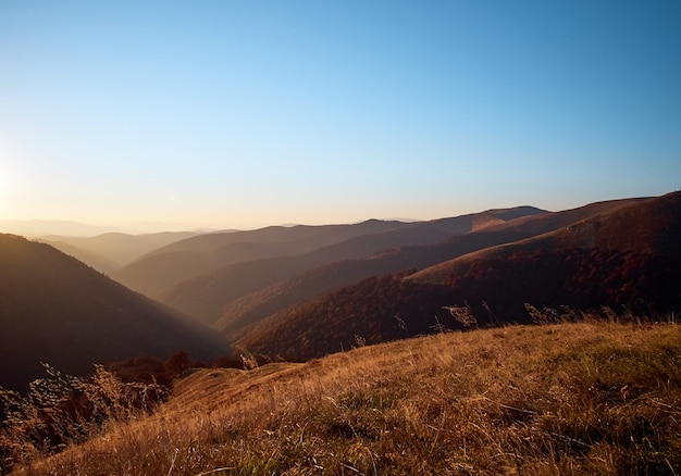 Coucher de soleil dans les montagnes