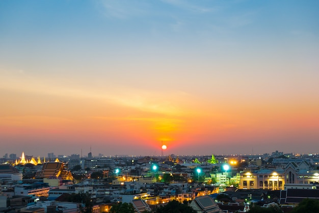 Coucher de soleil dans la ville de bangkok