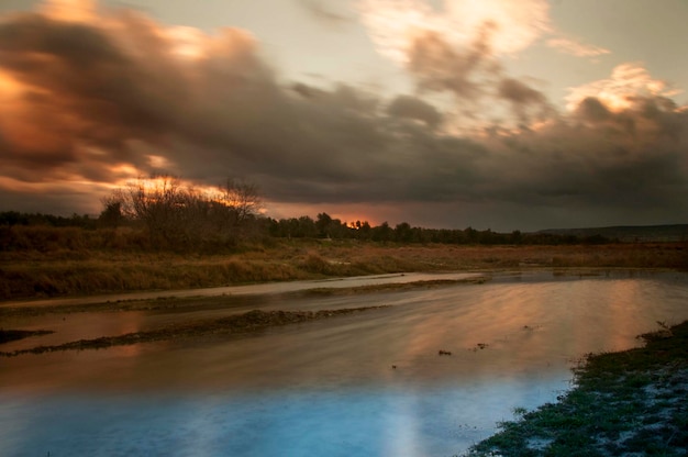 Coucher de soleil dans la zone humide du baico de baza grenade