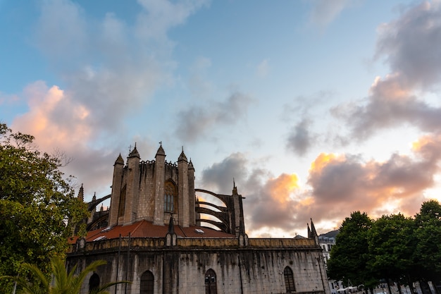 Photo coucher de soleil sur l'église de lekeitio, pays basque