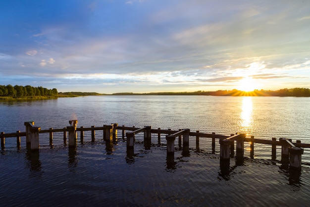 Coucher de soleil sur l&#39;étang