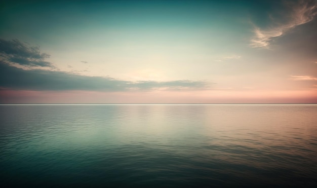 Coucher de soleil éthéré ciel et mer comme arrière-plan calme et serein