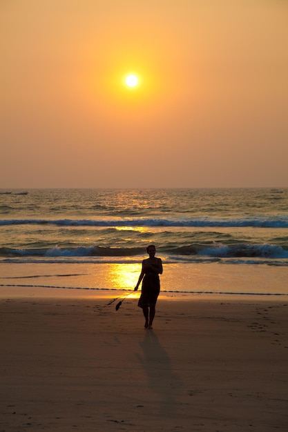 Coucher de soleil et fille