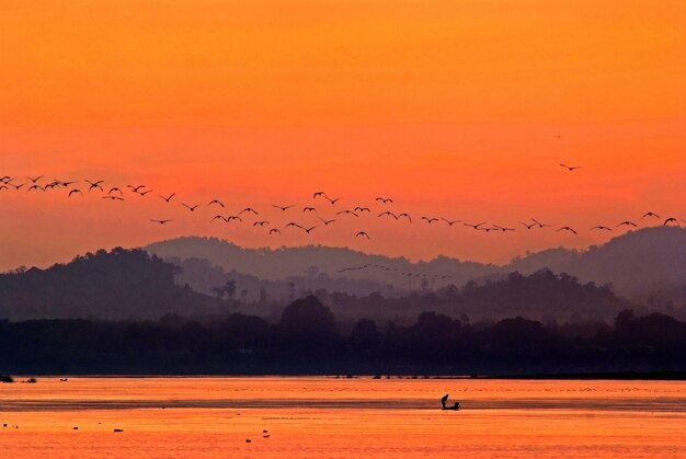 coucher de soleil sur le fleuve Mékong