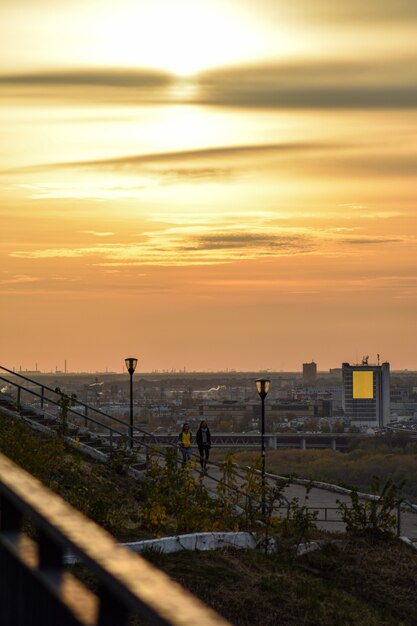 Photo coucher de soleil jaune à nijni novgorod