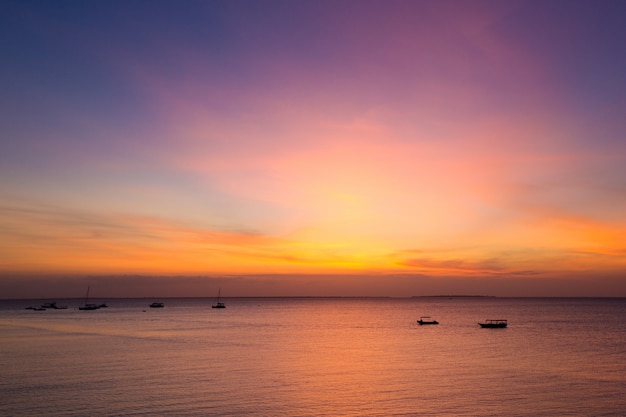 Coucher de soleil sur la mer à Zanzibar