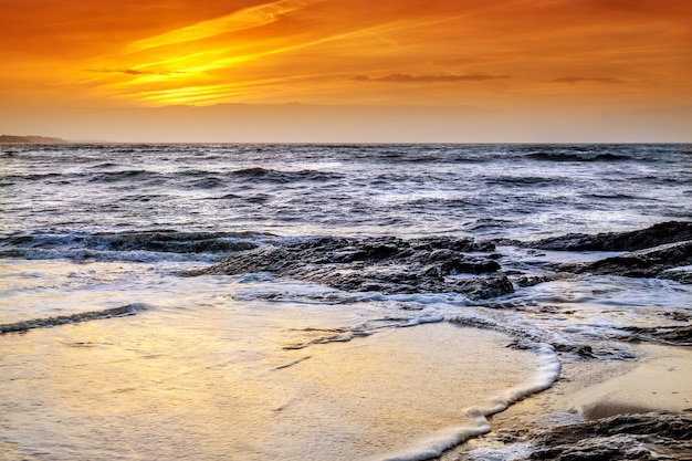 Photo le coucher de soleil sur l'océan atlantique