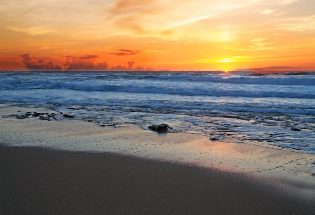 Coucher de soleil panoramique à Lu Bagnu Sardaigne