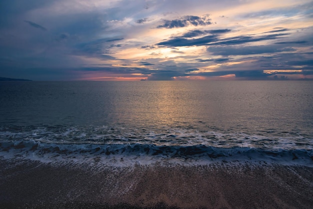 Coucher de soleil sur la plage calabraise