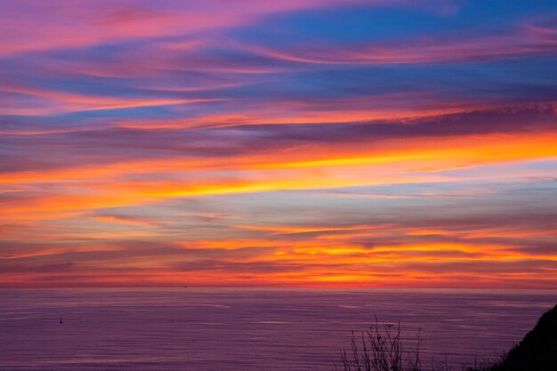 coucher de soleil sur la plage en été