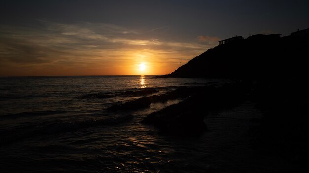 Coucher de soleil sur la plage sardaigne europe