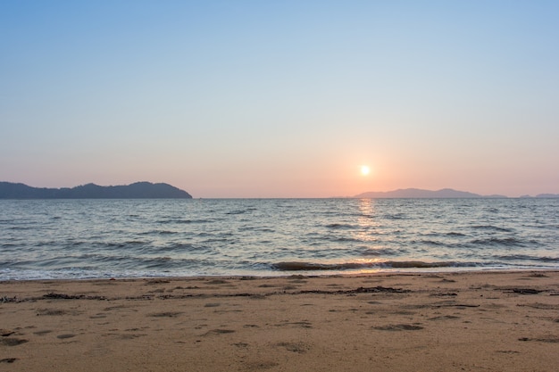 coucher de soleil à la plage