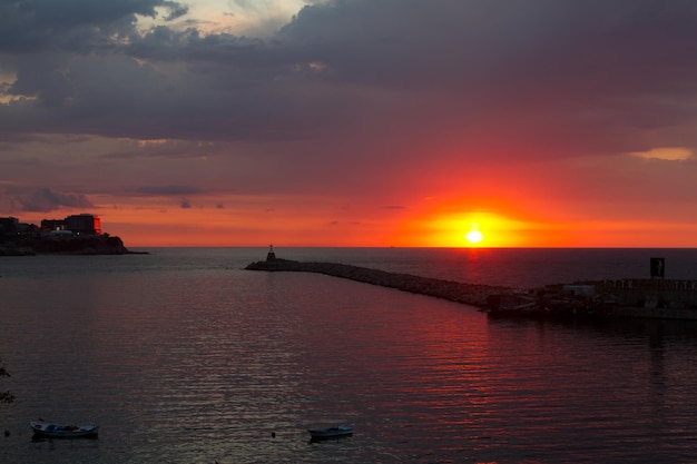 Coucher de soleil sur le port de Zonguldak