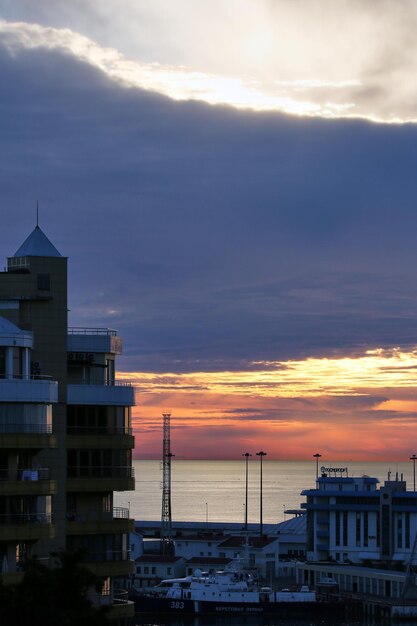 Coucher de soleil sur le quai.