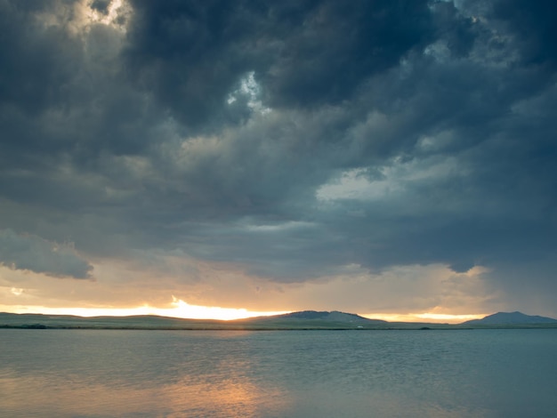 Coucher de soleil sur le réservoir Eleven Mile, Colorado.