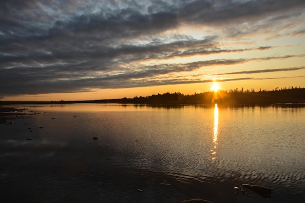 Coucher de soleil sur la rivière du Nord