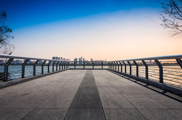 Photo coucher de soleil sur la rivière minjiang et le paysage urbain à fuzhouchina