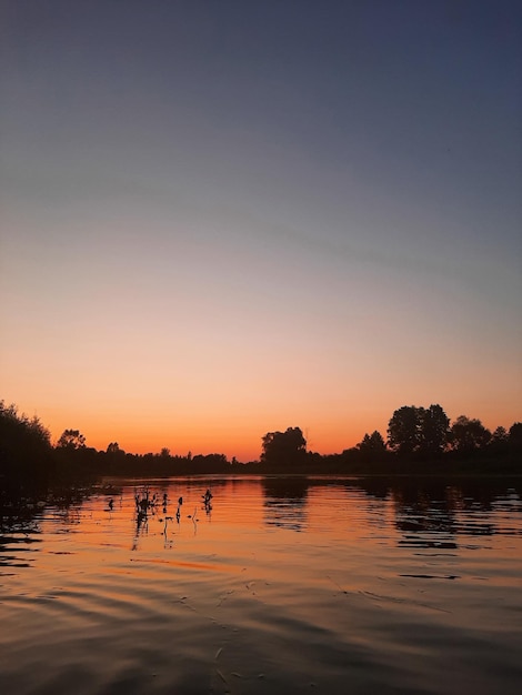 Coucher de soleil sur la rivière