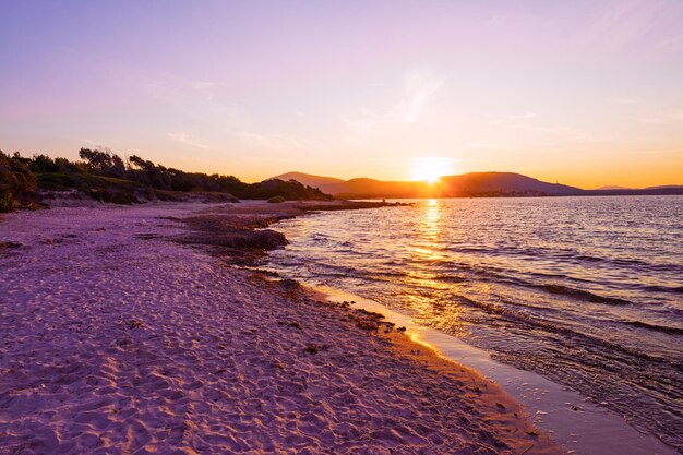 Coucher de soleil rose en Sardaigne