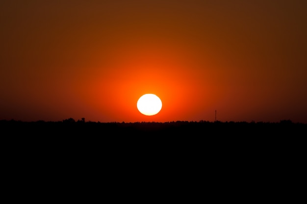 Coucher de soleil rouge