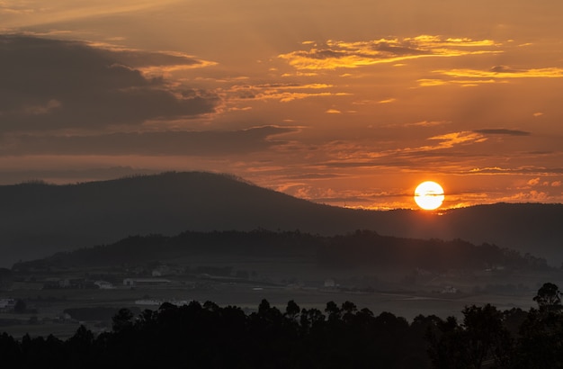 Coucher de soleil spectaculaire depuis le jardin