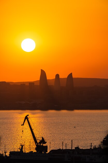 Coucher de soleil sur la ville de Bakou