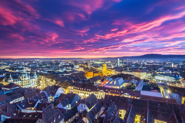 Coucher de soleil sur la ville de Graz