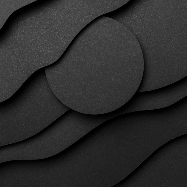 Couches ondulées de papier noir et fond de points