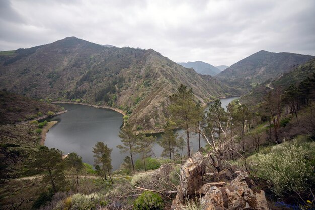 Coude de la rivière Navia dans une zone entre la Galice et les Asturies Espagne