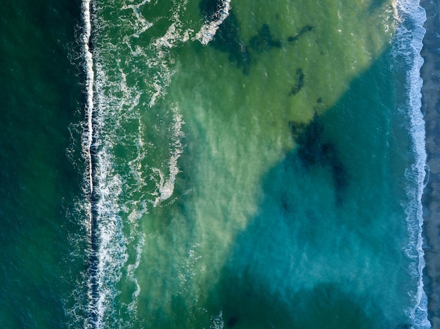 Couleur des vagues de l'océan de la vue de dessus de fond de paysage marin naturel turquoise de l'antenne de la copie de drone