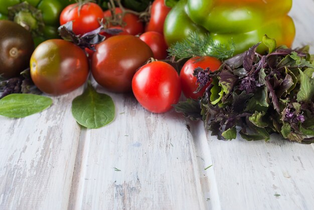 couleur verte et rouge Variété de légumes,