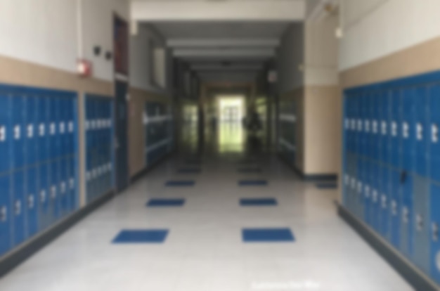 Couloir vide universitaire défocalisé, concept de retour à l'école