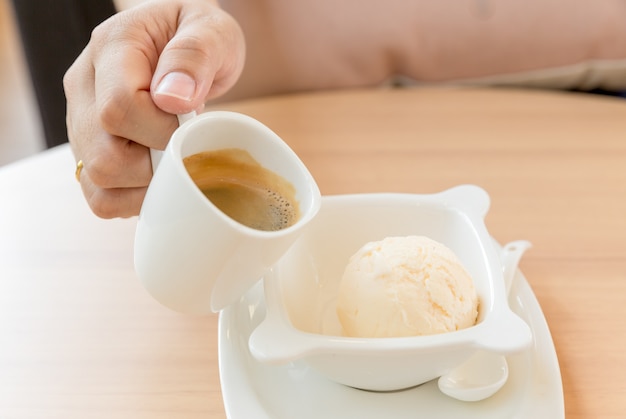 Coupe d&#39;Affogato avec de la crème glacée