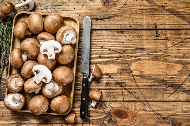 Couper les Champignons Crus Champignon Brun