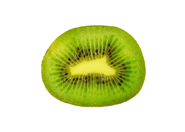 Couper le kiwi isolé sur fond blanc