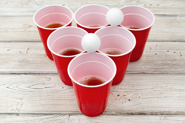 Coupes De Bière Beer Pong Sur La Table