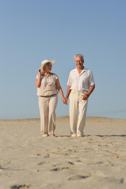 Couple d&#39;âge mûr amoureux