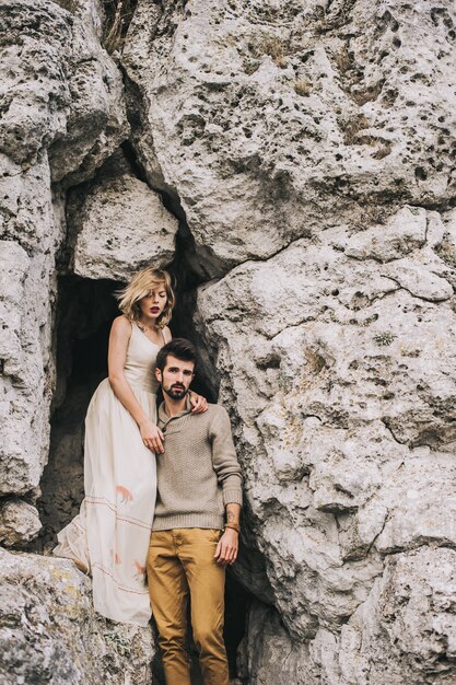 couple d&#39;amoureux à la montagne