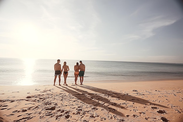 couple amoureux sur la plage / vacances d'été, côte de la mer, amour, vacances romantiques en mer