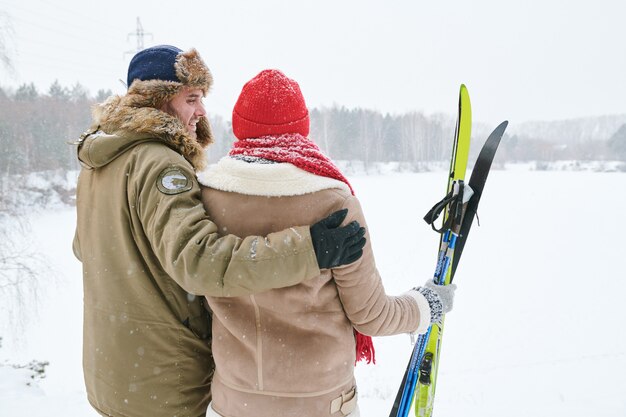 Couple, apprécier, hiver, vue