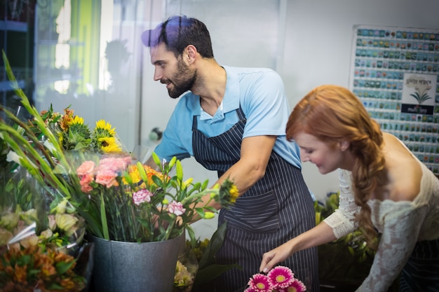 Couple, arrangement, fleur, Bouquet