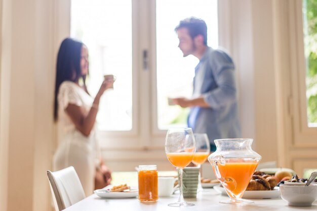 Couple, avoir, petit déjeuner, chez soi