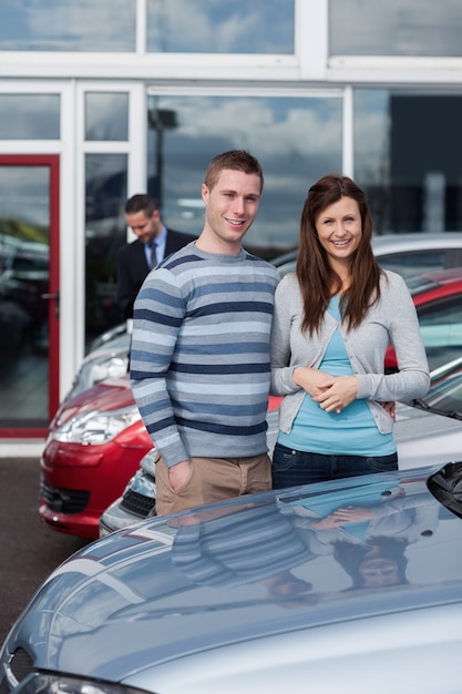 Couple, choisir une voiture